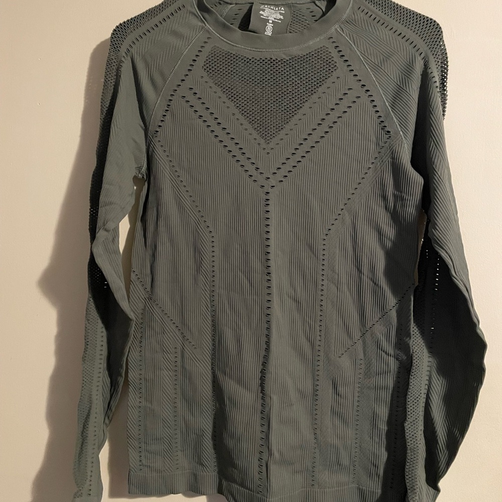 Athleta long sleeve shirt with cut-out design